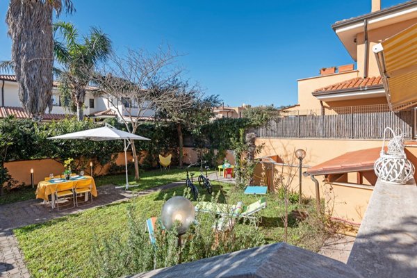 casa indipendente in vendita a Fiumicino in zona Fregene