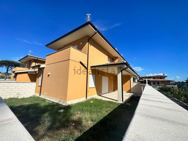 casa indipendente in vendita a Fiumicino