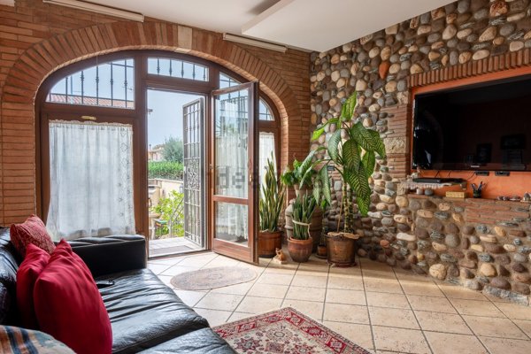 casa indipendente in vendita a Fiumicino in zona Isola Sacra