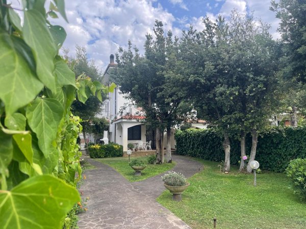casa indipendente in vendita a Fiumicino in zona Fregene