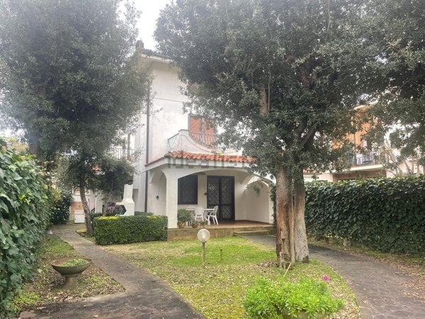 casa indipendente in vendita a Fiumicino in zona Fregene