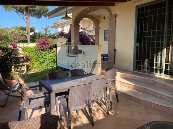 casa indipendente in vendita a Fiumicino in zona Fregene