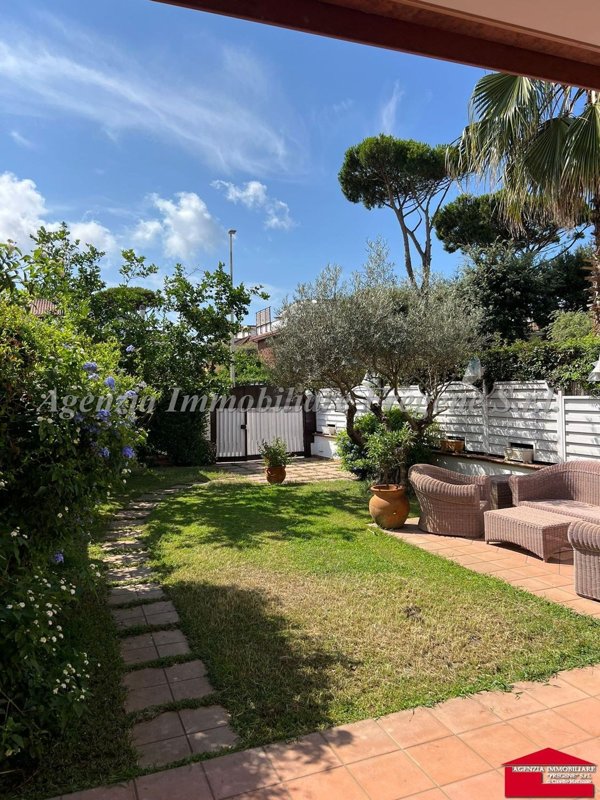 appartamento in vendita a Fiumicino in zona Fregene