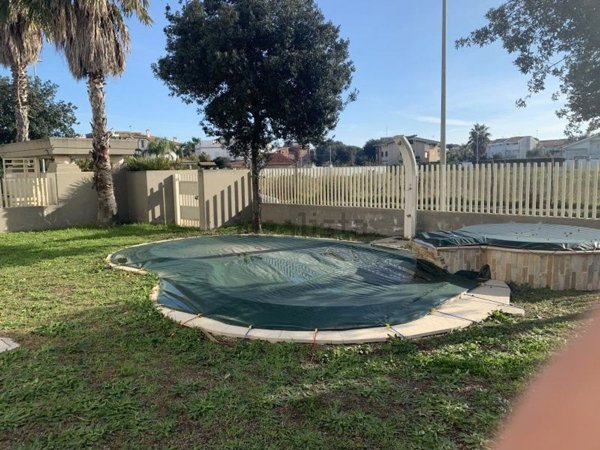 esavano in vendita a Fiumicino