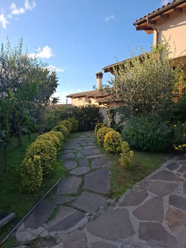 esavano in vendita a Fiumicino