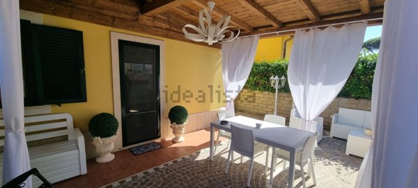 casa indipendente in vendita a Fiumicino