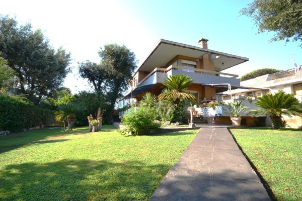 casa indipendente in vendita a Fiumicino in zona Fregene