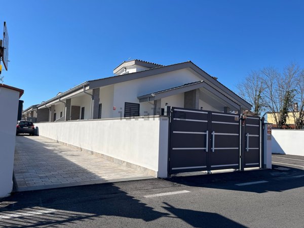 casa indipendente in vendita a Fiumicino