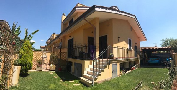 casa indipendente in vendita a Fiumicino