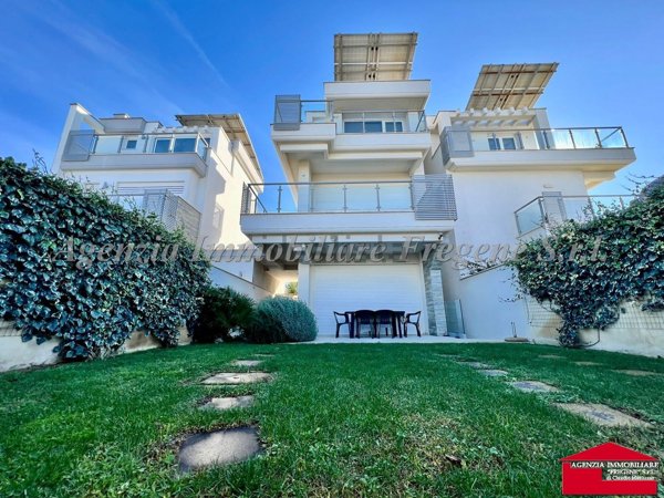 casa indipendente in vendita a Fiumicino in zona Fregene