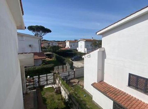 casa indipendente in vendita a Fiumicino