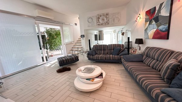 casa indipendente in vendita a Fiumicino in zona Fregene