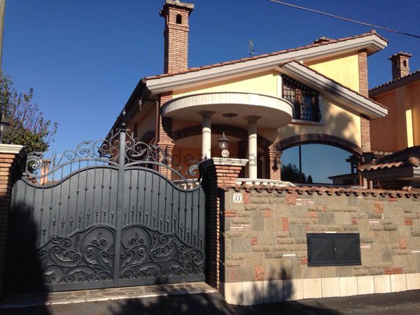 casa indipendente in vendita a Fiumicino