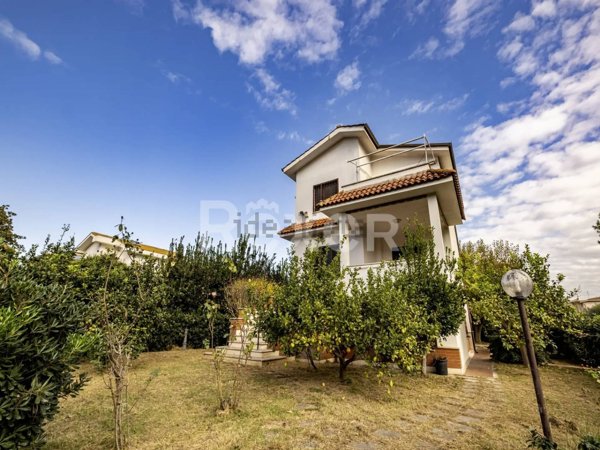 casa indipendente in vendita a Fiumicino
