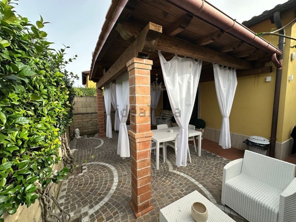 casa indipendente in vendita a Fiumicino in zona Aranova
