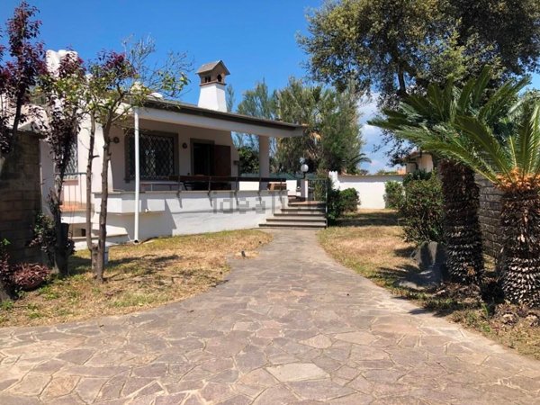 casa indipendente in vendita a Fiumicino in zona Fregene