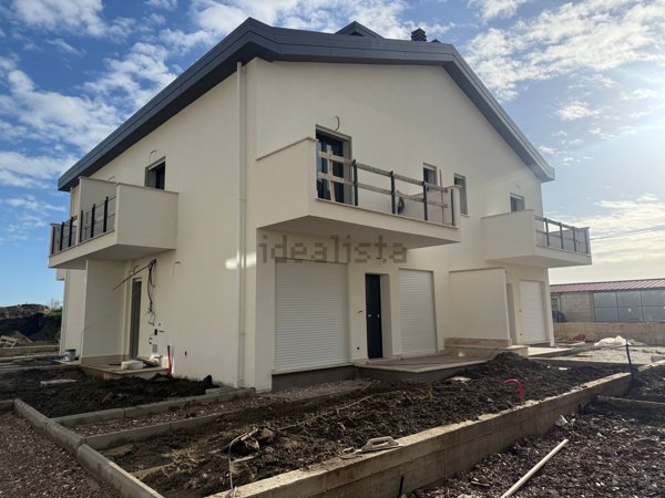 casa indipendente in vendita a Fiumicino