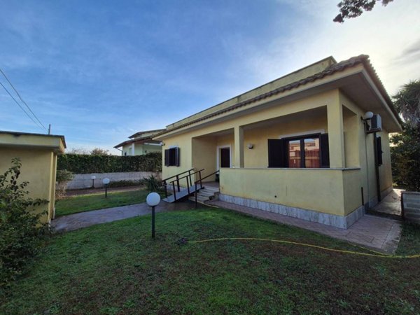 casa indipendente in vendita a Fiumicino in zona Focene