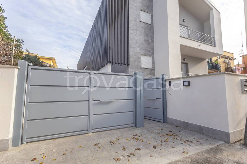 appartamento in vendita a Fiumicino in zona Isola Sacra