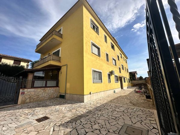 appartamento in vendita a Fiumicino in zona Passo Oscuro