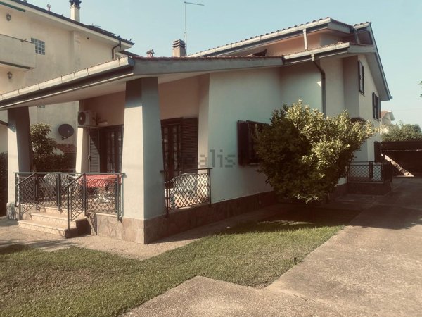 casa indipendente in vendita a Fiumicino