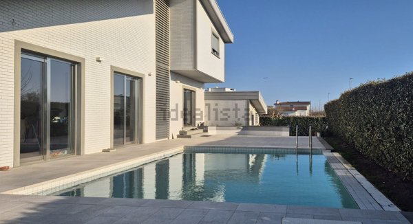 casa indipendente in vendita a Fiumicino in zona Focene