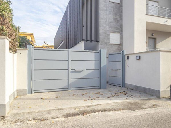 appartamento in vendita a Fiumicino in zona Isola Sacra