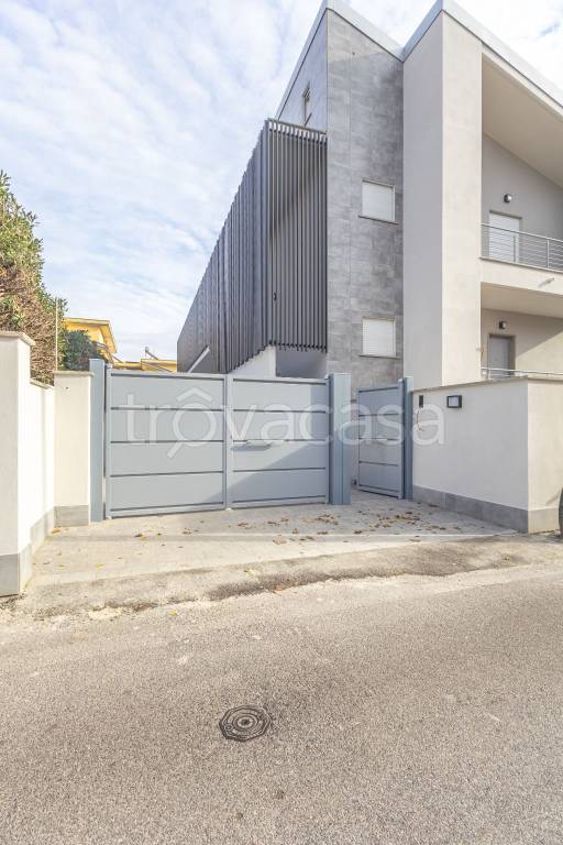 appartamento in vendita a Fiumicino in zona Isola Sacra