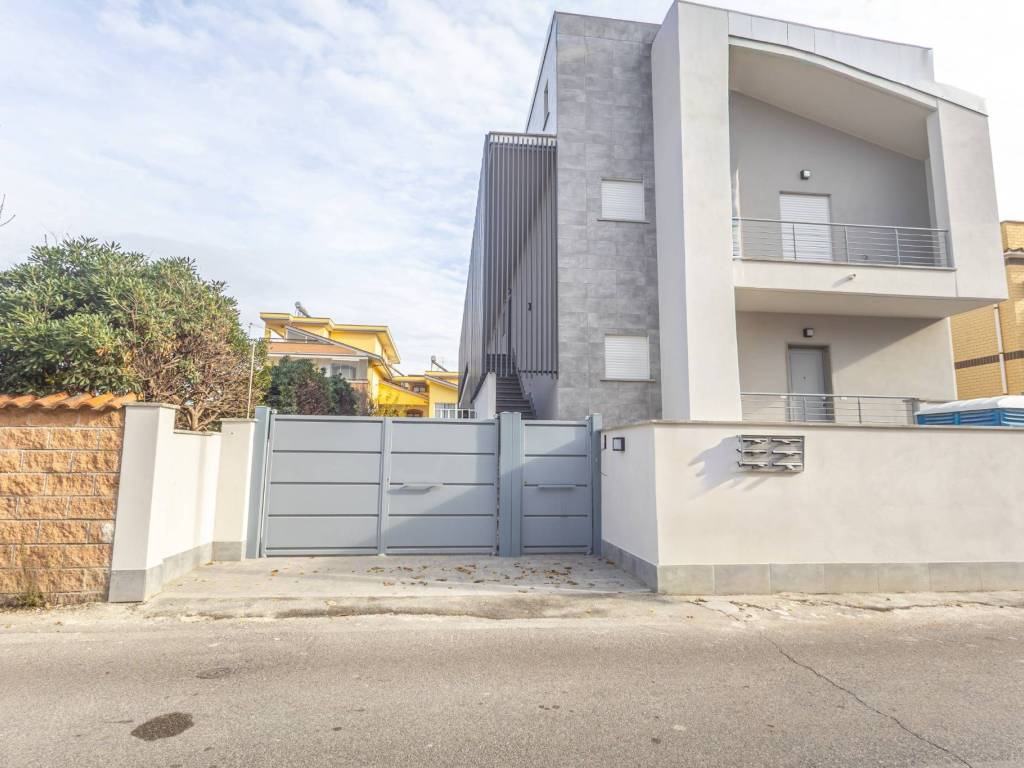 appartamento in vendita a Fiumicino in zona Isola Sacra
