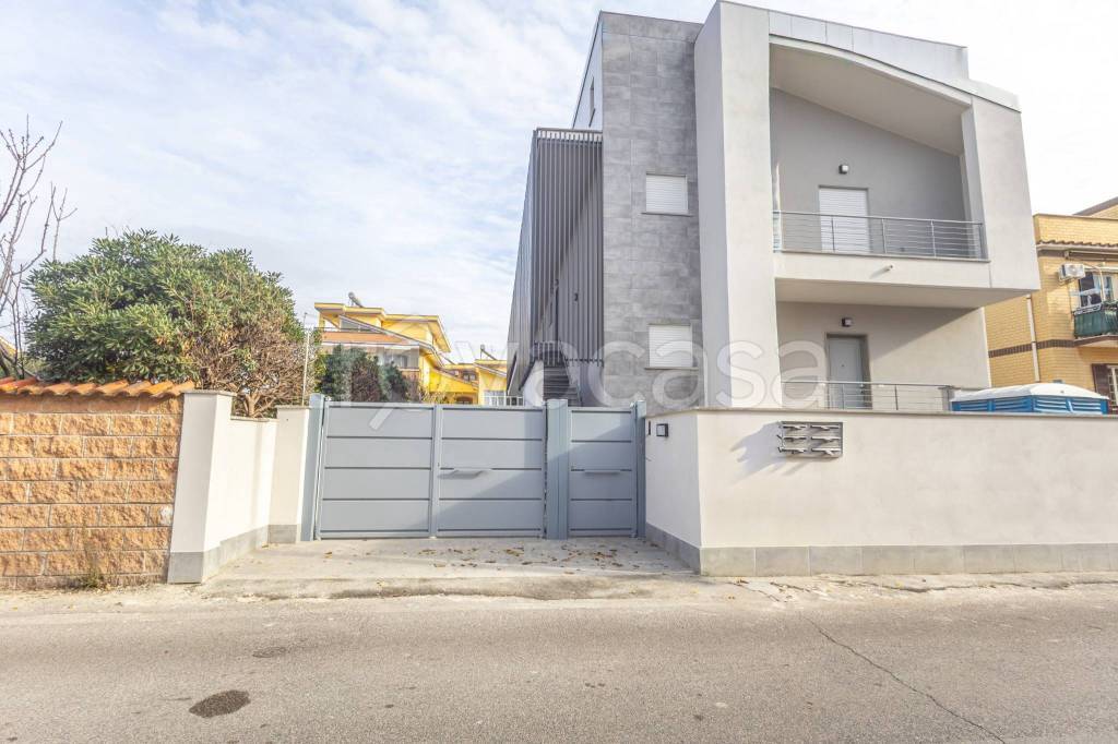 appartamento in vendita a Fiumicino in zona Isola Sacra