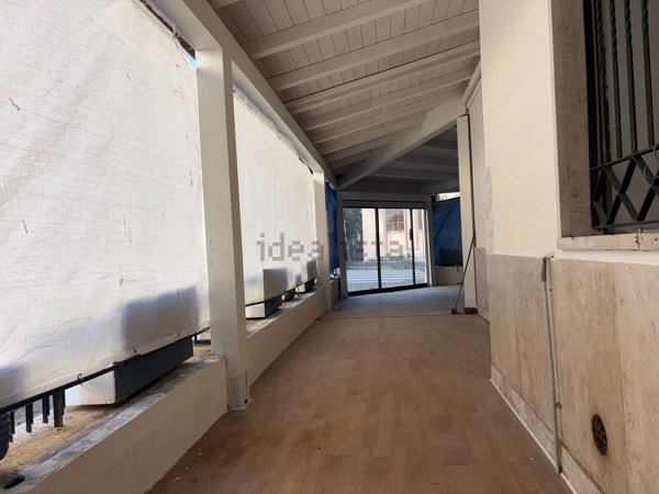 locale commerciale in vendita a Fiumicino