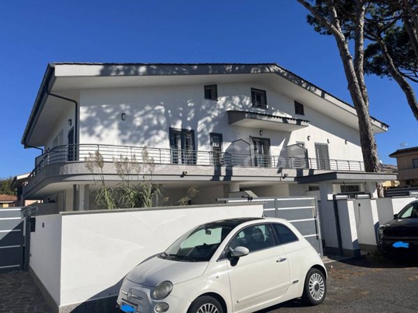 casa indipendente in vendita a Fiumicino in zona Isola Sacra