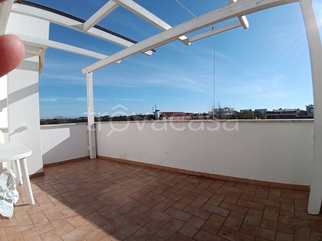 appartamento in vendita a Fiumicino in zona Focene