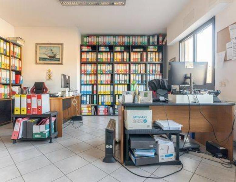 locale commerciale in vendita a Fiumicino