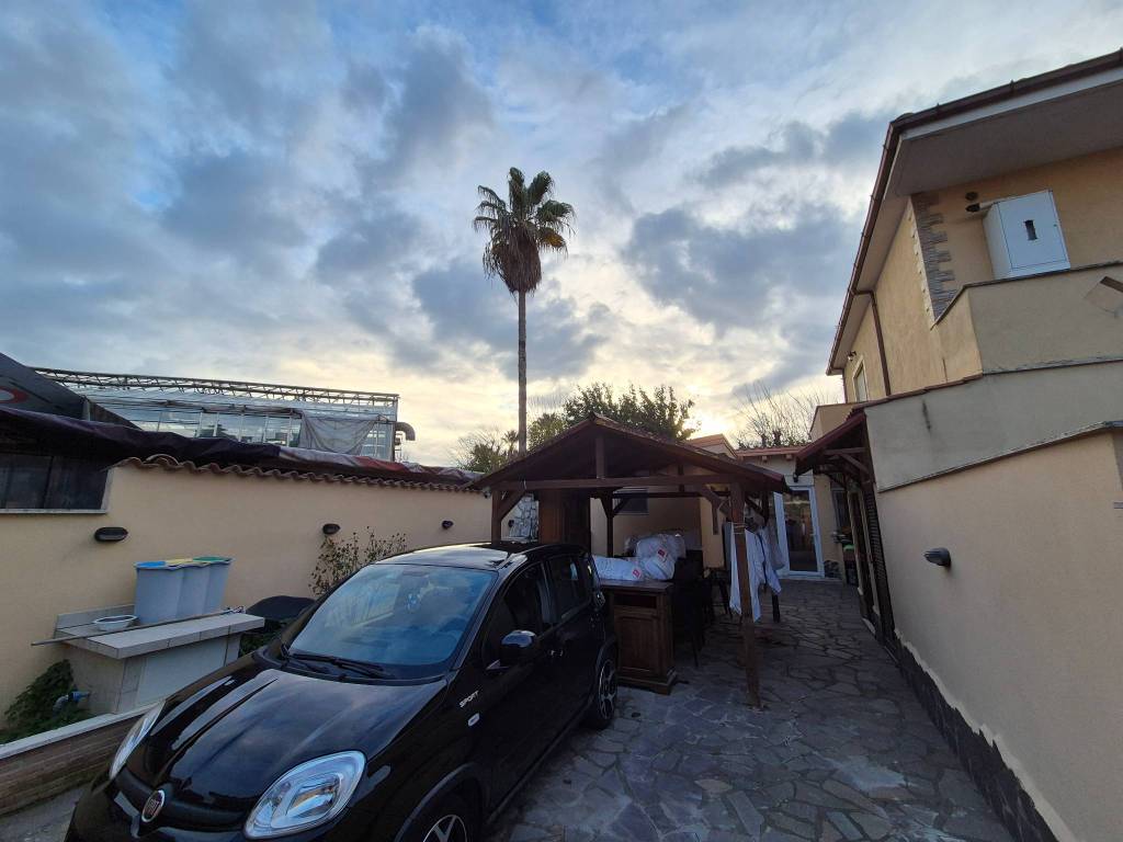 appartamento in vendita a Fiumicino in zona Isola Sacra