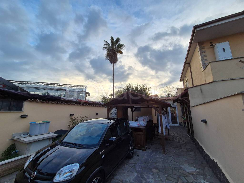 appartamento in vendita a Fiumicino in zona Isola Sacra