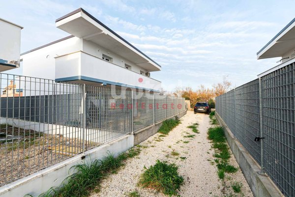 casa indipendente in vendita a Fiumicino