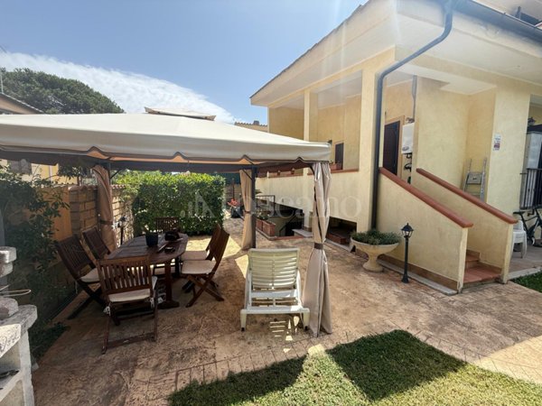 casa indipendente in vendita a Fiumicino in zona Aranova