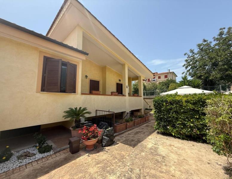 casa indipendente in vendita a Fiumicino in zona Aranova