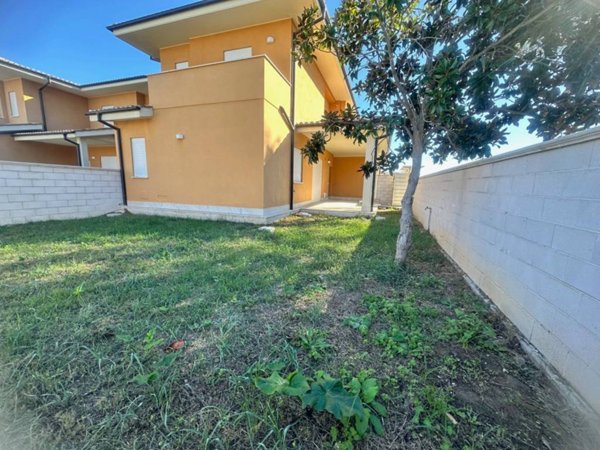 casa indipendente in vendita a Fiumicino in zona Passo Oscuro