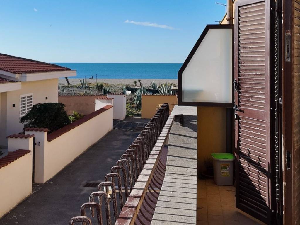 appartamento in vendita a Fiumicino in zona Focene