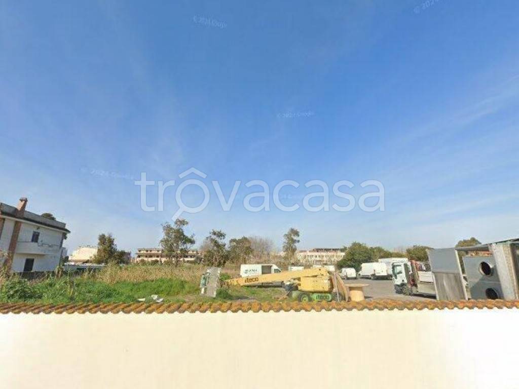negozio in vendita a Fiumicino in zona Isola Sacra