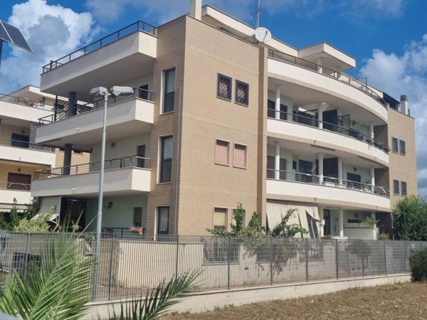 appartamento in vendita a Fiumicino in zona Isola Sacra