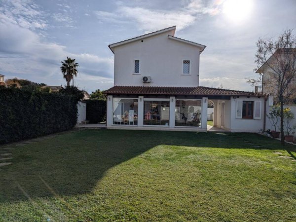 casa indipendente in vendita a Fiumicino in zona Fregene