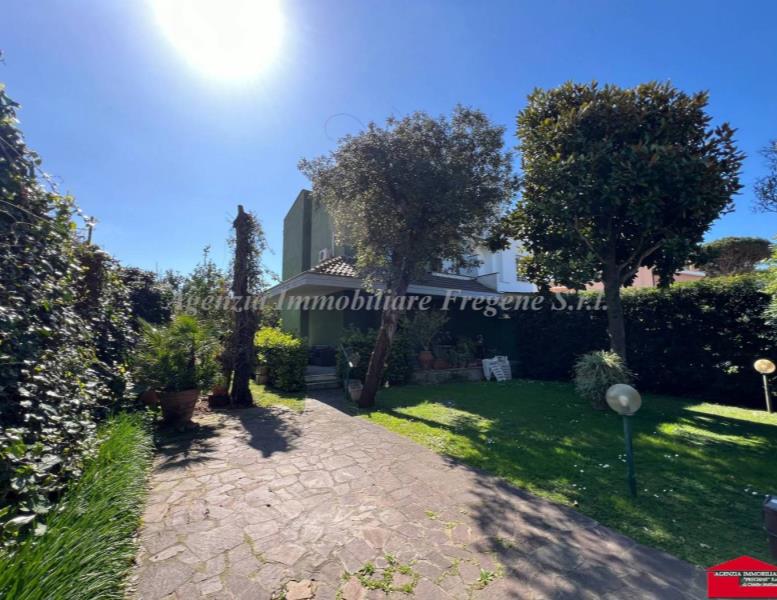 casa indipendente in vendita a Fiumicino in zona Fregene