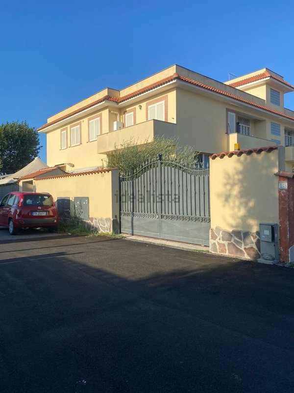 appartamento in vendita a Fiumicino in zona Isola Sacra