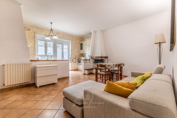 appartamento in vendita a Fiumicino in zona Isola Sacra