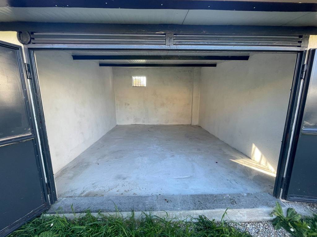 locale di sgombero in vendita a Fiumicino in zona Maccarese