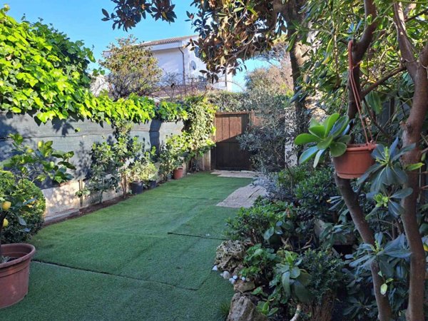 villa in vendita a Fiumicino in zona Fregene