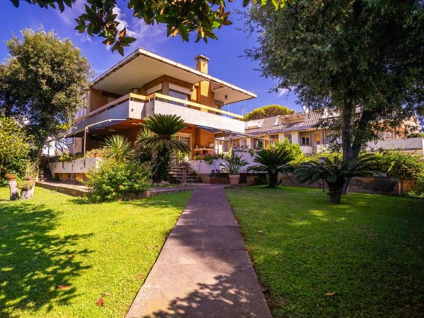 casa indipendente in vendita a Fiumicino in zona Fregene